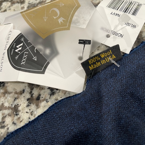 NWT . . .  Clifton Wilson Textured Wool Pocket Square  |  Navy - Picture 4 of 7
